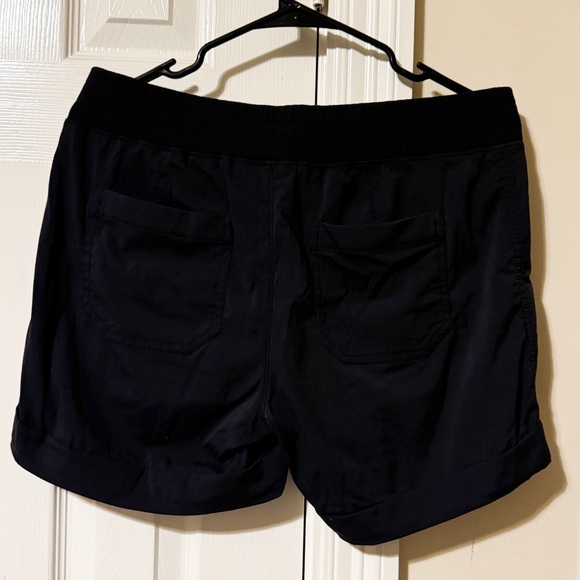 Athleta | Black Cuffed Bermuda Shorts | Women’s Size 10 | EUC - Picture 2 of 4